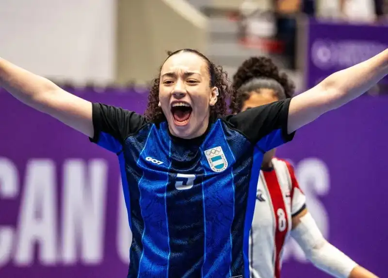 La misionera Mara López, de 18 años, jugará en el Club Balonmano Elche de España en la temporada 2026/2027. La lateral izquierda llega desde Ferrocarril Oeste tras clasificar al Mundial Sub 20 y ser subcampeona panamericana.