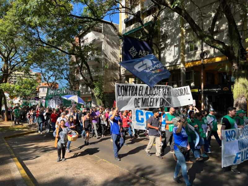 Multitudinaria marcha en Posadas por mejoras salariales y en rechazo a la reforma laboral 3 marcha ATE 3 - 2