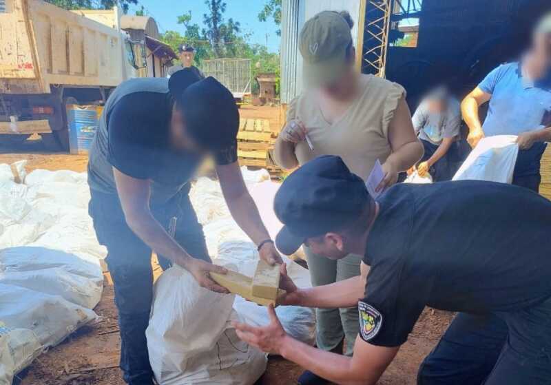 Incineraron más de tres toneladas de marihuana en Montecarlo 2 marihuana