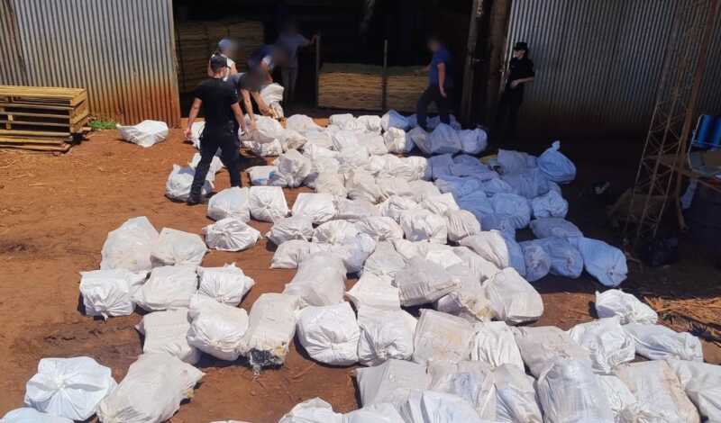 Incineraron más de tres toneladas de marihuana en Montecarlo marihuana