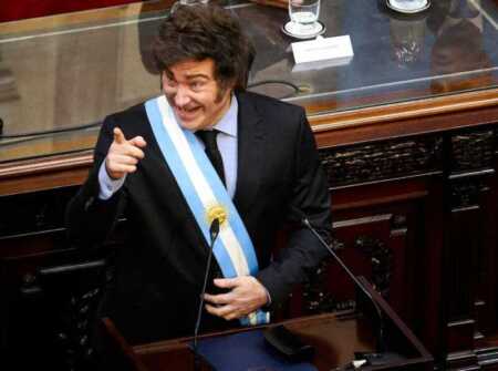 El Presidente Javier Milei defendió su postura: “Esta vez es diferente es porque hemos ordenado el desastre heredado” El presidente Javier Milei defendió su programa económico en redes sociales, destacó la estabilidad del dólar, la mejora del riesgo país y el rendimiento del Merval, y aseguró que la Argentina atraviesa un proceso de estabilización tras “ordenar el desastre heredado”.