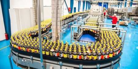 La producción industrial cayó 4,4% interanual en enero, pero mostró rebote mensual producción