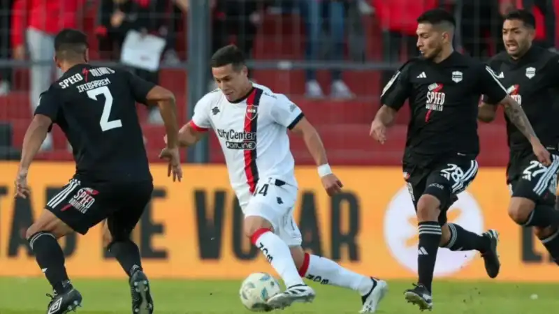 Torneo Apertura: agónico empate de Newell’s ante Riestra y así quedó la tabla 3 Newell’s igualó 1-1 ante Deportivo Riestra en el cierre de la fecha 5 del Torneo Apertura 2026. Mirá cómo quedaron las tablas y cuándo comienza la fecha 6.