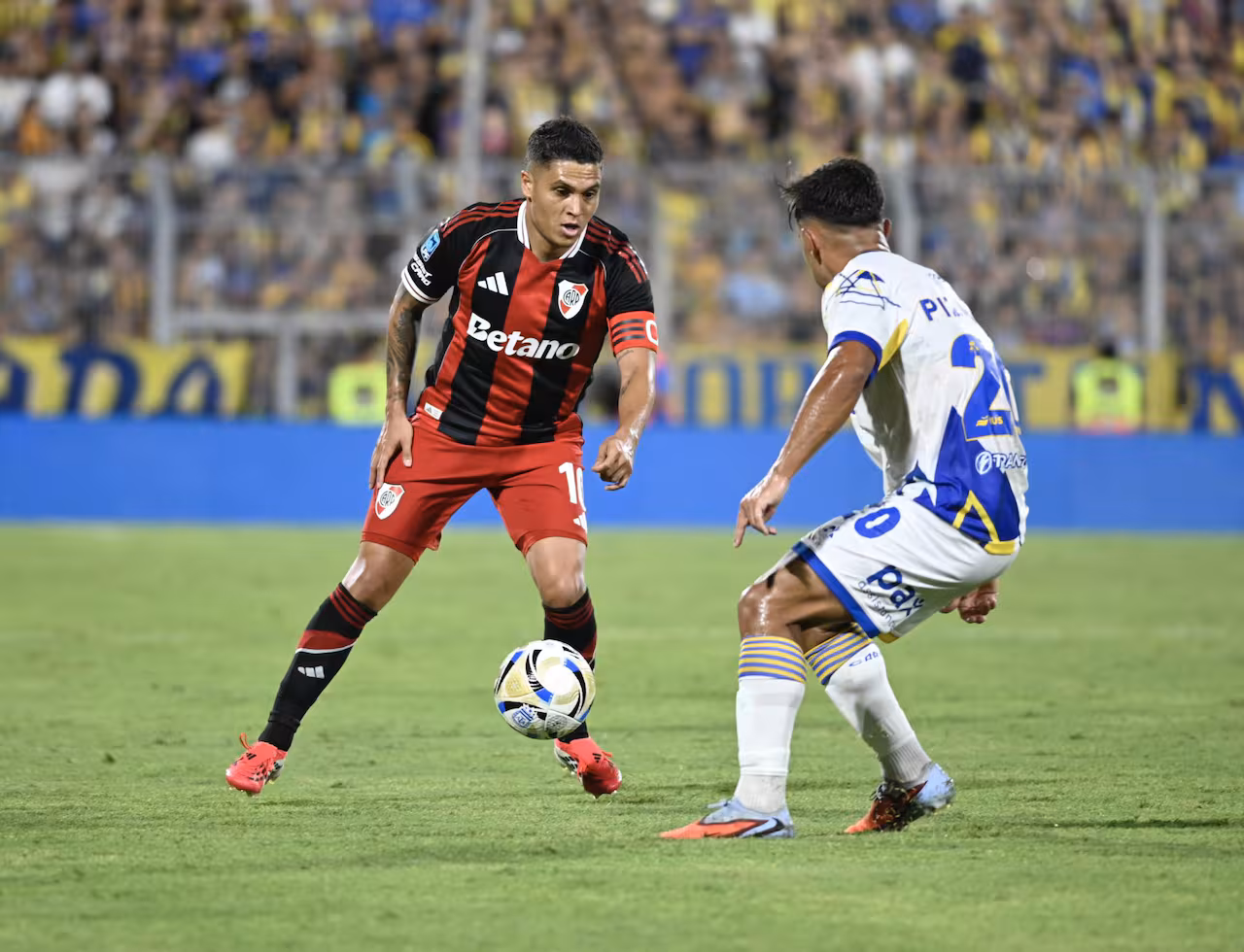River empató con Rosario Central y se mantiene como líder de su zona 2 River Plate igualó 0-0 ante Rosario Central en el Gigante de Arroyito, por la tercera fecha del Torneo Apertura 2026, y conservó el liderazgo de la Zona B.
