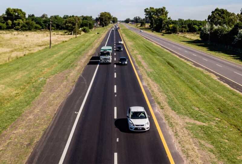 El Gobierno lanzó una licitación para concesionar otros 2.500 kilómetros de rutas nacionales 2 El Gobierno lanzó una licitación para concesionar 2.500 kilómetros de rutas nacionales en cinco provincias bajo el régimen de obra pública por peaje.