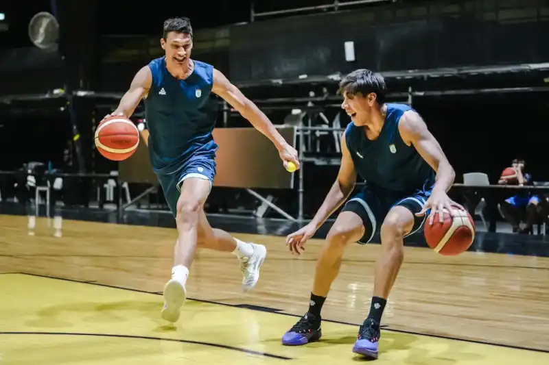 Argentina enfrenta a Uruguay en el Estadio Obras por los Clasificatorios FIBA rumbo al Mundial Qatar 2027. Hora, TV, plantel y cómo llega el equipo de Prigioni.