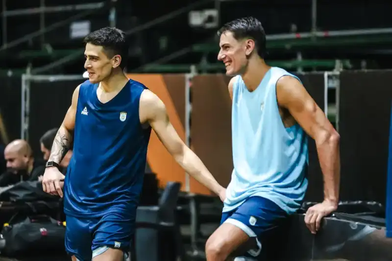 Argentina enfrenta a Uruguay en el Estadio Obras por los Clasificatorios FIBA rumbo al Mundial Qatar 2027. Hora, TV, plantel y cómo llega el equipo de Prigioni.