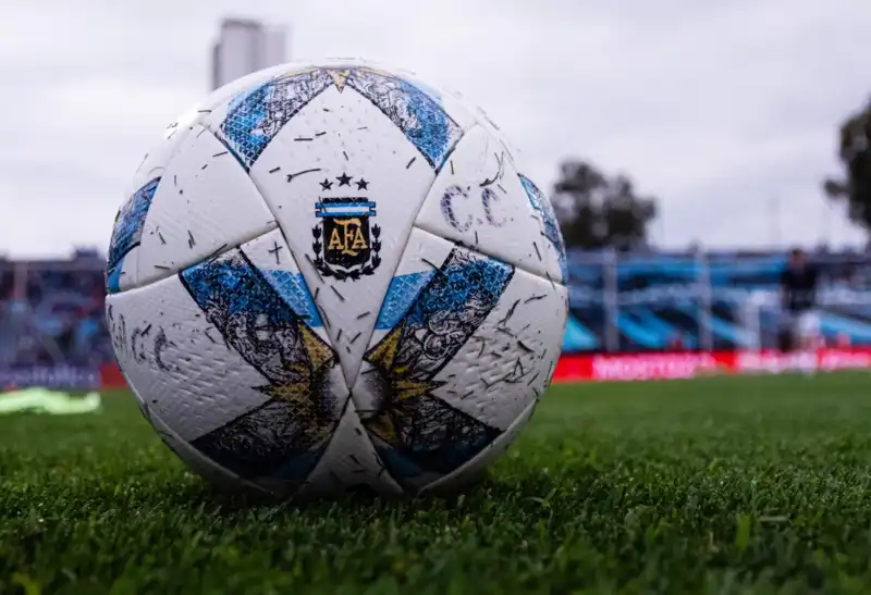 La AFA mantendría la suspensión de la novena fecha por el paro 2 La AFA mantendría la suspensión de la novena fecha del Torneo Apertura por el paro. Se analiza reprogramarla el 18 de marzo, 22 de abril o 13 de mayo.