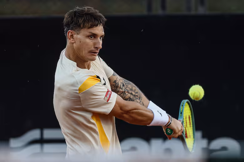 Carabelli eliminó a Khachanov en el partido más importante de su carrera y avanzó a octavos Camilo Ugo Carabelli dio la sorpresa en el ATP 500 de Barcelona al vencer al ruso Karen Khachanov y meterse en los octavos de final.