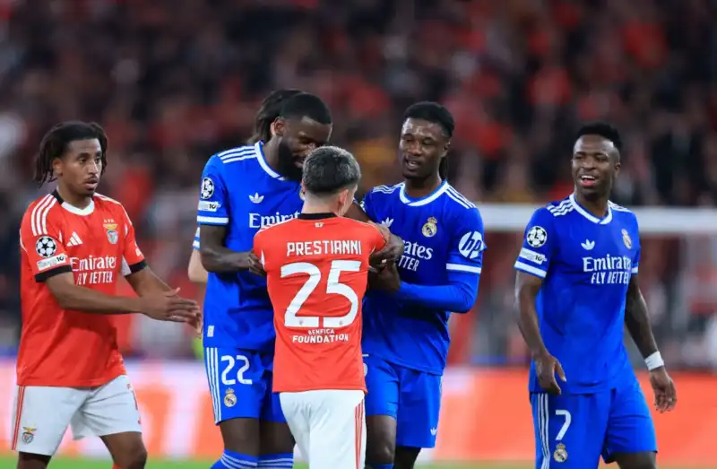 Jugadores respaldaron a Vinicius tras la denuncia contra Prestianni en la Champions 3 Tras el cruce entre Vinicius y Prestianni en la Champions League, figuras del deporte mundial expresaron su apoyo al brasileño, quien denunció comentarios racistas en el duelo entre Benfica y Real Madrid.