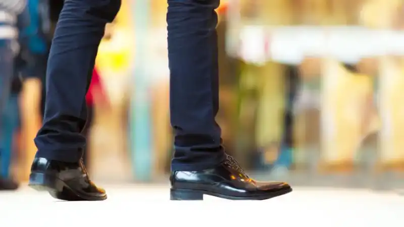 Un par de zapatos dice más que mil discursos zapatos de hombre - gobierno de Milei