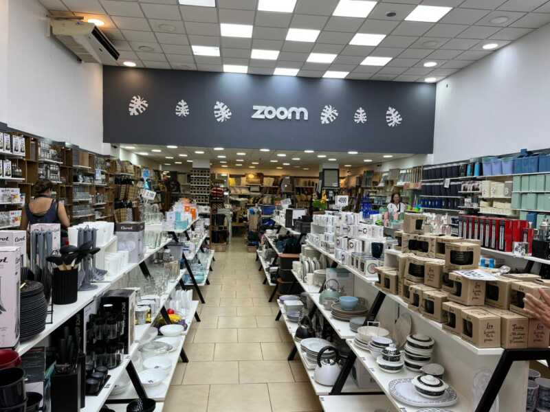 Cierra Zoom: otro comercio que no logró sostener la ecuación económica 1 El local atraviesa su etapa final de liquidación en un contexto de crisis económica.