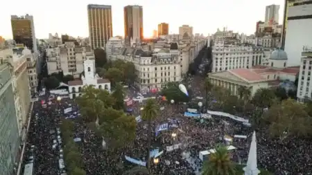 ATE se moviliza a Plaza de Mayo a 50 años del Golpe: fuertes críticas al Gobierno y llamado a una marcha masiva El gremio estatal marchará junto al FreSU en una jornada que combina memoria histórica y reclamos actuales.