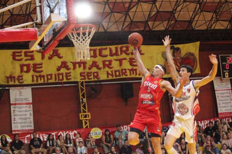 Tokio mantuvo el invicto como local y venció a Hércules en un partido intenso 1 Tokio derrotó 77-67 a Hércules en Posadas y mantiene su invicto como local en el Torneo Federal. Augusto Duarte fue el goleador en los orientales.