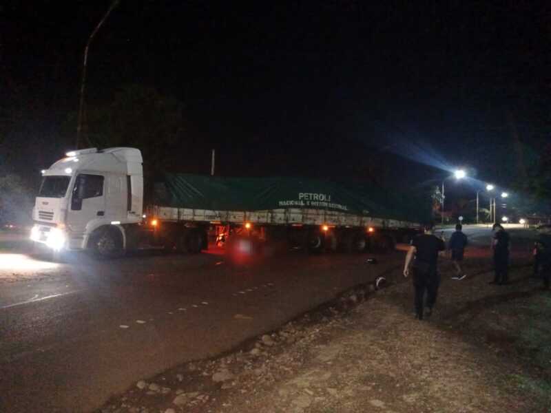 Alem: un joven motociclista murió tras chocar contra un camión Alem