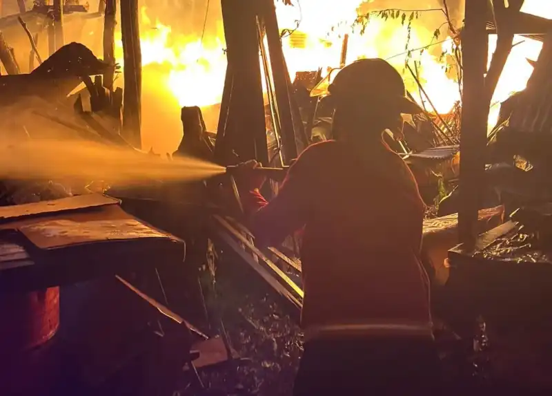 Bomberos sofocaron incendios en Oberá y San Vicente Bomberos