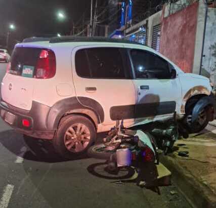 Choque entre auto y moto en Posadas dejó a un hombre hospitalizado El choque ocurrió el domingo por la noche en avenida Tambor de Tacuarí casi Vivanco, en Posadas.