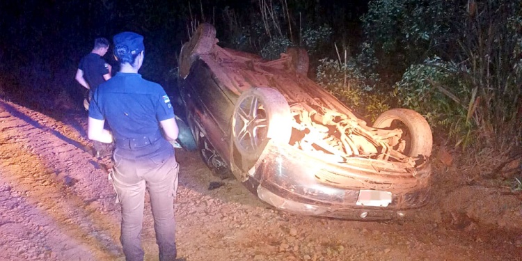 Conductor alcoholizado volcó con su auto en la Ruta 13 Conductor