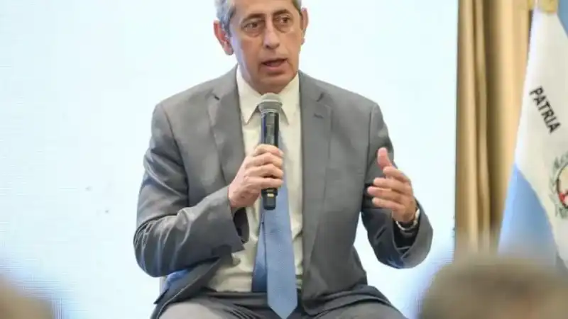 Renunció el ministro de Hacienda de Corrientes por descuentos a docentes 1 Corrientes
