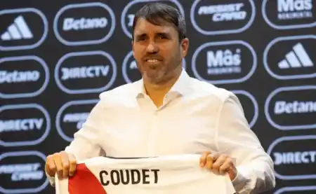 Eduardo Coudet fue presentado como nuevo entrenador de River, habló del legado de Gallardo, pidió unidad, remarcó la obligación de ser campeón y aseguró: “Sé el lugar en donde estoy”.