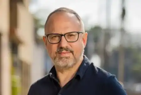 El Gobierno nacional confirmó que Diego Valenzuela no asumirá en la Dirección Nacional de Migraciones y continuará con su actividad legislativa en la provincia de Buenos Aires.