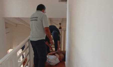 El ladrón que no resistió el sueño: lo hallaron dormido dentro del instituto Efectivos policiales encontraron al hombre durmiendo dentro del establecimiento educativo, luego de una denuncia por daños e intento de robo.