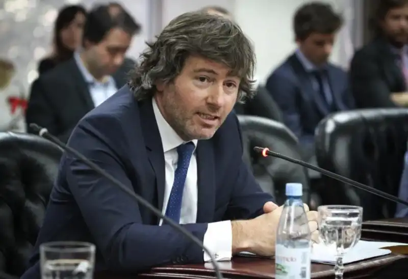 Mahiques asume este jueves al frente del Ministerio de Justicia y tendrá su bautismo en el mundo libertario 1 El fiscal general porteño Juan Bautista Mahiques jurará como nuevo ministro de Justicia, en un acto que marcará su ingreso formal al gabinete de Javier Milei.