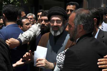 Irán: Mojtaba Khamenei es el nuevo líder supremo KMI72LWPARDN7GBRGW6ZCQTSPM - 6