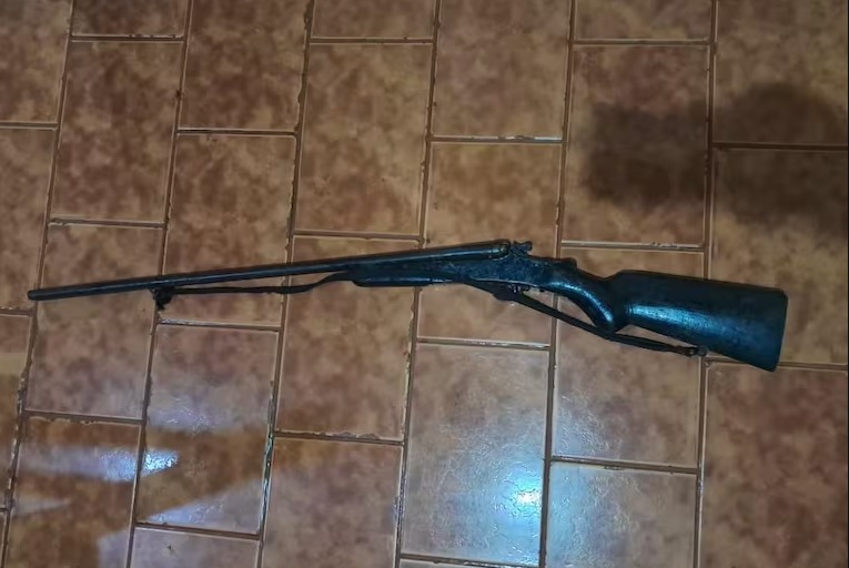 Minga Guazú: mató a su hijo de un escopetazo al intervenir en una pelea familiar 1 Un hombre de 69 años mató a su hijo en Minga Guazú tras intervenir en una discusión familiar. Estaba alcoholizado y fue detenido.