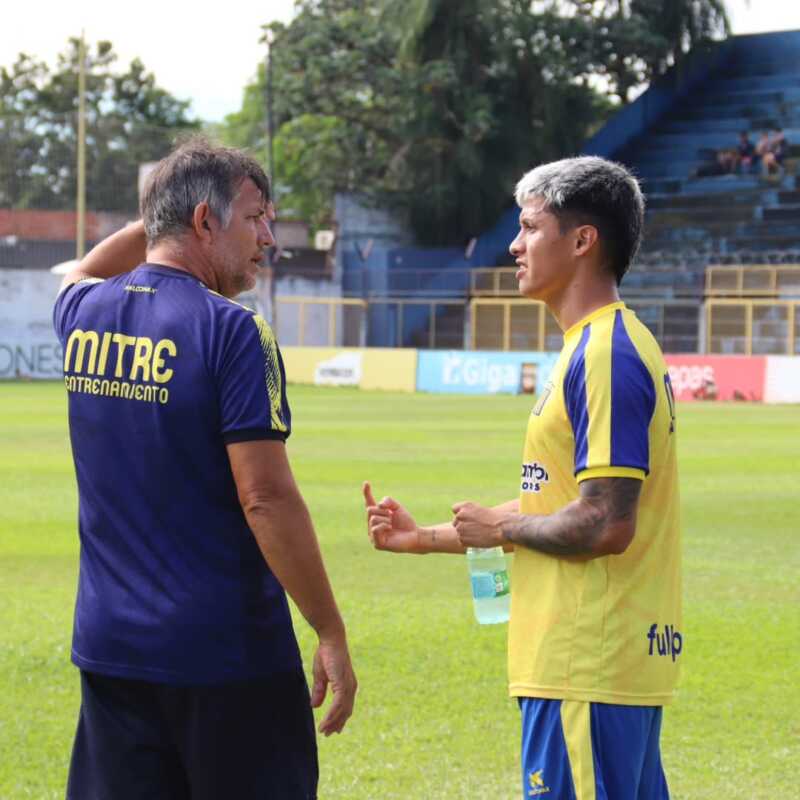 Mitre anunció la salida de cuatro futbolistas y reestructura su plantel 3 Bartolomé Mitre anunció la salida de cuatro futbolistas como parte de una reestructuración del plantel profesional. La decisión fue tomada por el cuerpo técnico y la dirigencia pensando en los próximos desafíos.