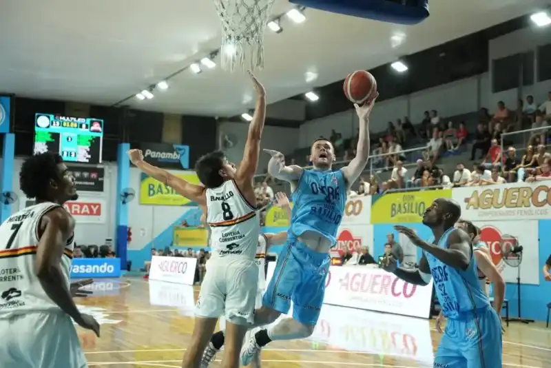 OTC volvió con todo: victoria ante San Martín por la Liga Nacional y se mantiene arriba 1 Oberá Tenis Club (OTC) derrotó 73-62 a San Martín de Corrientes en el estadio Luis Augusto Derna y se mantiene entre los cuatro mejores de la Liga Nacional de Básquet.