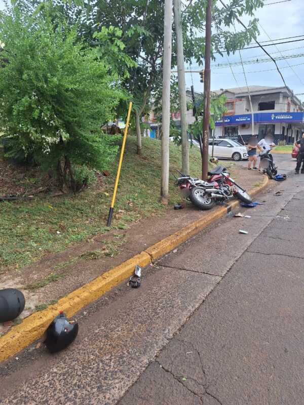 Choque de motos dejó lesionados en Posadas 2 Posadas