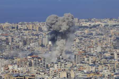 Israel bombardeó bastión de Hezbollah en Beirut RNJLEBEM5RBFNBWZVTQPVAML24 - 1