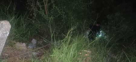 Complejo rescate en Garupá: policías extrajeron a un hombre de un barranco bajo el puente Policías de la División Rescates Complejos montaron un sistema de cuerdas y polipastos para extraer a un hombre que había quedado atrapado en un barranco bajo el puente de Garupá.