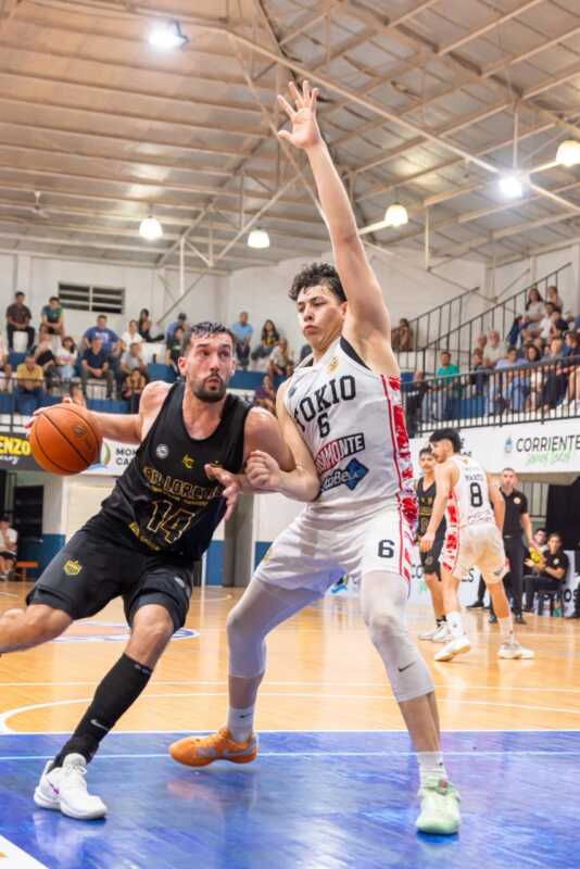 Tokio perdió el invicto en suplementario ante San Lorenzo de Monte Caseros 3 Tokio de Posadas perdió el invicto ante San Lorenzo de Monte Caseros por 84-78 en suplementario en la Liga Federal de básquet.
