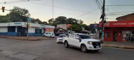 El feriado nacional del 1 de marzo mostró contrastes en Encarnación: poco movimiento en el microcentro y mayor actividad en el Circuito Comercial, donde varios locales abrieron sus puertas.