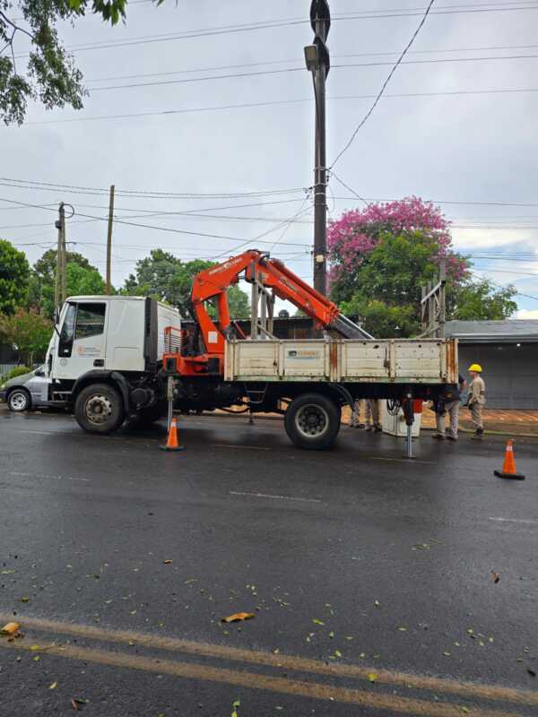 Temporal en Posadas: EMSA trabaja para reparar daños en la red eléctrica 9 WhatsApp Image 2026 03 06 at 17.13.17 2 - 8
