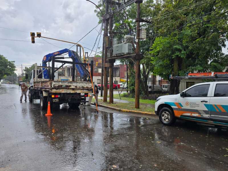 Temporal en Posadas: EMSA trabaja para reparar daños en la red eléctrica temporal en Posadas