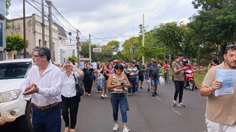 Vecinos se manifestaron frente a SAMSA por los desproporcionados incrementos en las boletas 3 WhatsApp Image 2026 03 11 at 18.27.53 2 - 2