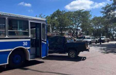 Jardín América: choque entre un ómnibus y una camioneta dejó a una adolescente en observación WhatsApp Image 2026 03 12 at 16.42.55 e1773345212875 - 1