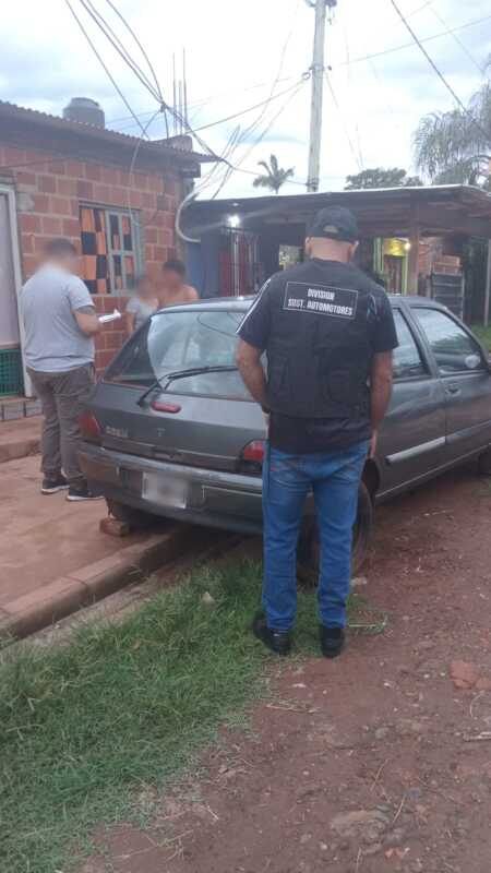 Dos detenidos y tres vehículos recuperados en operativos policiales en Misiones 3 Detienen a dos hombres en Misiones y recuperan rodados robados en Buenos Aires