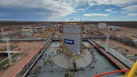 Juicio por YPF: La Justicia de Estados Unidos suspendió las demandas y le dio un respiro a la Argentina Expropiación de YPF