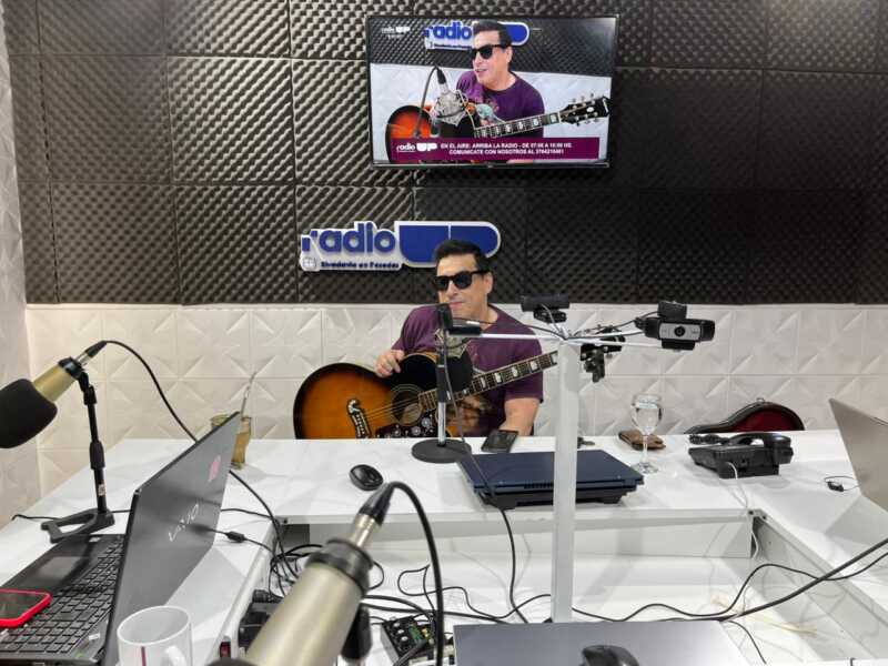 Entre la docencia y la música, Cristian Benítez presentó su nuevo single 2 Cristian Benítez presentó su nuevo single y habló del proceso creativo