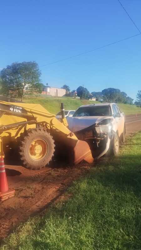 San Vicente: un hombre resultó herido tras el choque de una camioneta con una retroexcavadora 2 WhatsApp Image 2026 03 19 at 18.53.13 - 1