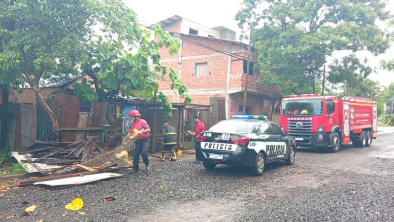 Fuerte tormenta en Posadas: casas inundadas, árboles caídos y calles afectadas 4 WhatsApp Image 2026 03 23 at 17.57.44 - 3