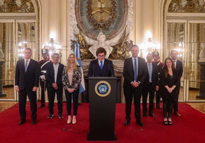 Milei celebró el fallo por YPF, apuntó contra el kirchnerismo y anunció un proyecto sobre expropiaciones Milei cadena nacional YPF