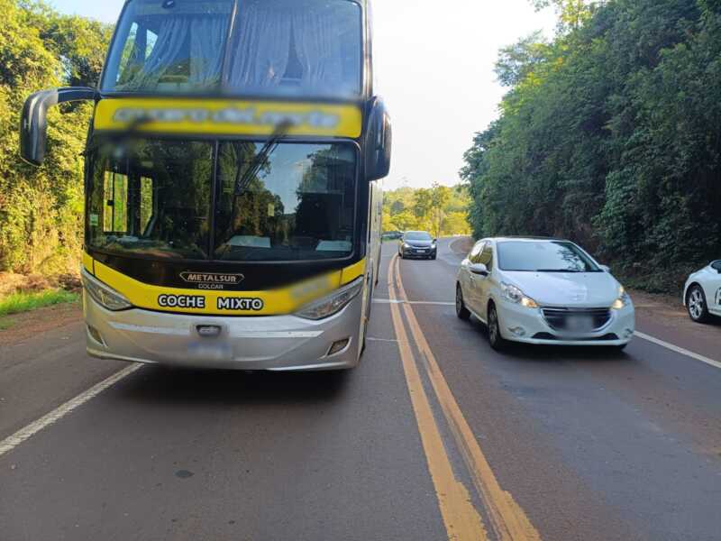 Puerto Piray: ómnibus averiado obstruye media calzada en la Ruta 12 WhatsApp Image 2026 03 30 at 17.44.02 - 2