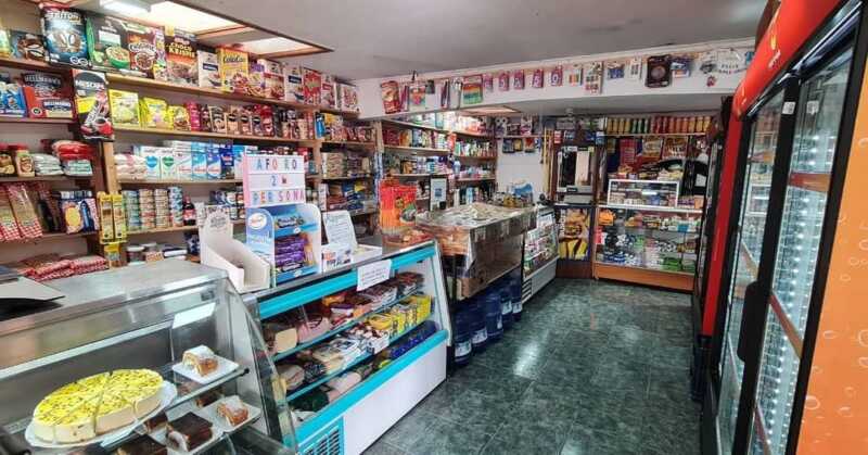 Los almacenes de barrio enfrentan una fuerte caída en las ventas mientras los consumidores priorizan precios más bajos y segundas marcas.
