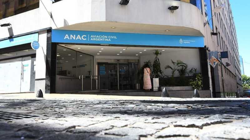 Alerta en aeropuertos: anuncian paro nacional por reclamo salarial 2 Paro en aeropuertos: trabajadores de ANAC reclaman por salarios
