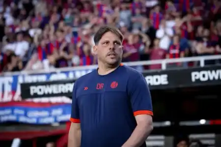 Damián Ayude fue despedido de San Lorenzo tras la goleada ante Defensa y Justicia Damián Ayude fue despedido como técnico de San Lorenzo luego de la goleada sufrida ante Defensa y Justicia. Los números de su ciclo, la decisión dirigencial y el fuerte impacto económico.